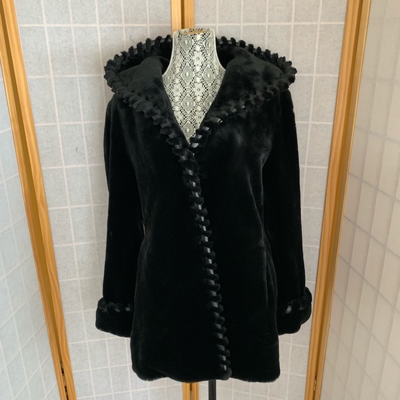 Jackets & Blazers - Jones New York Faux Fur Coat Hooded Size XL